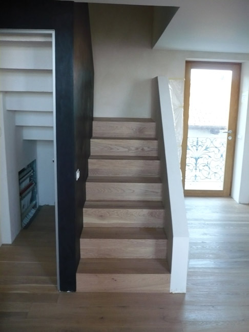 rivestimento scala interna con parquet