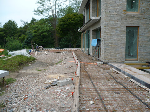 inizio lavoro per posa parquet in giardino