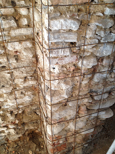 Rinforzo muri in sasso mediante rete